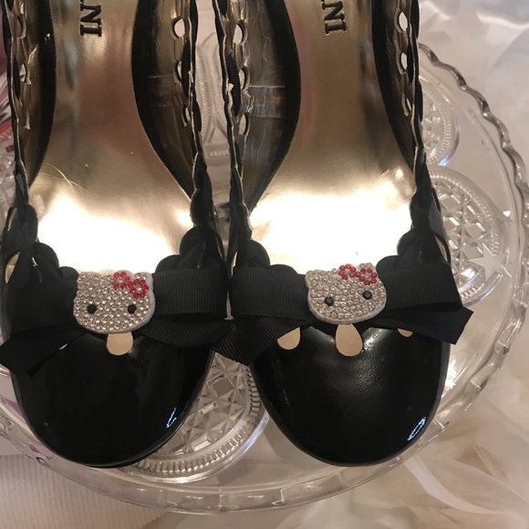 Gorgeous pin up dolls style🍒 hello kitty heels and earrings set❤️✨ - Picture 4 of 9